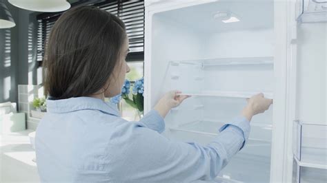 beko fridge freezer smells of gas